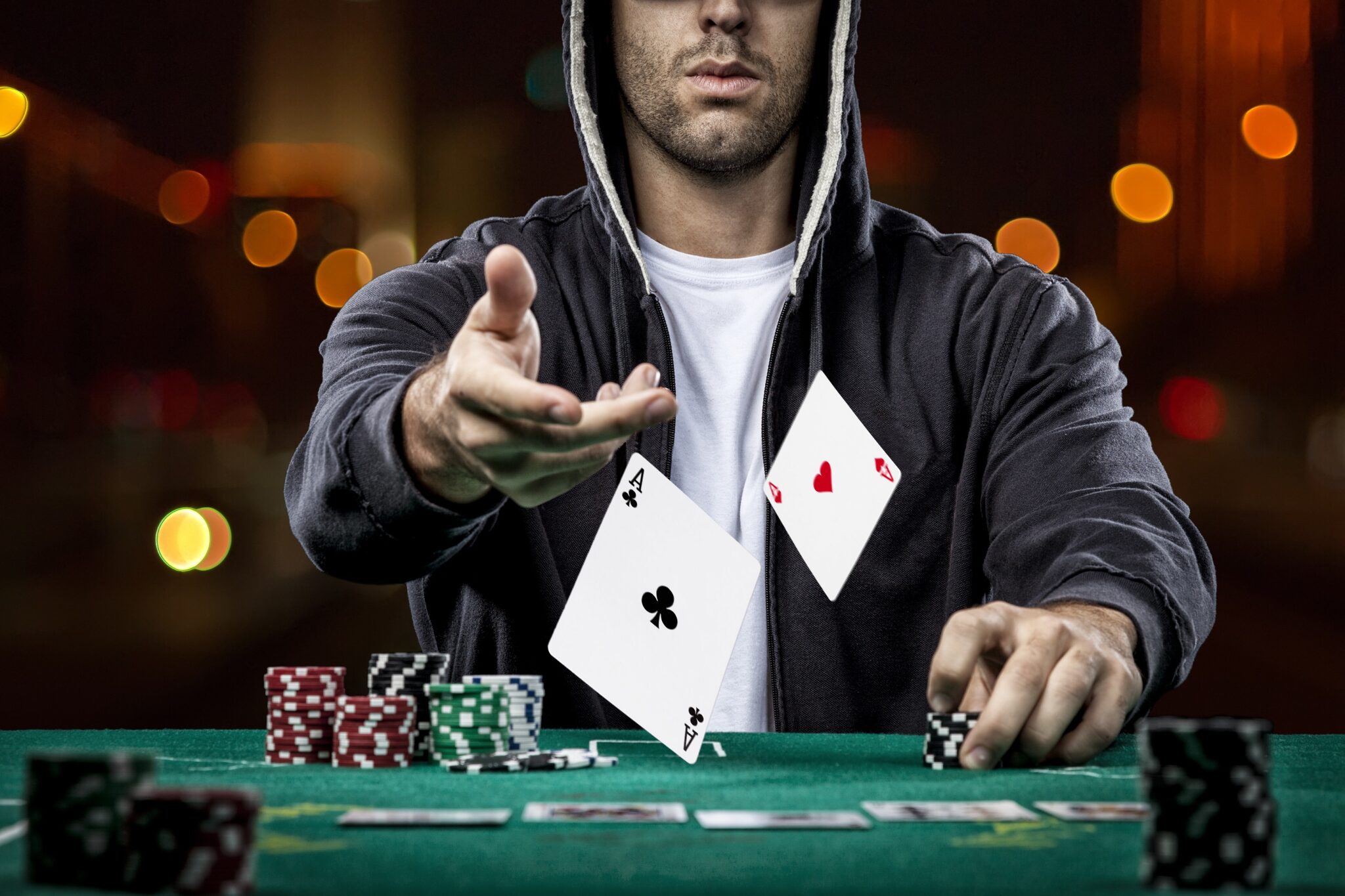 poker-player-showing-pair-aces-2048x1365