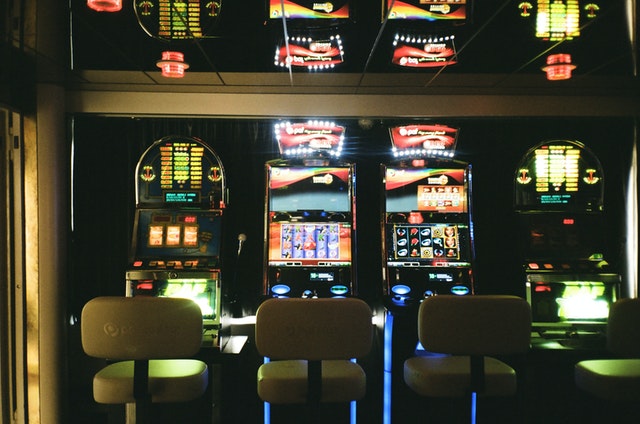 How to Win at Slot Machines: Tips to Maximize Your Slot Payouts